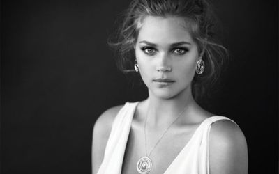 Esti Ginzburg’s Net worth – Lots of Earning as Model and Endorsement
